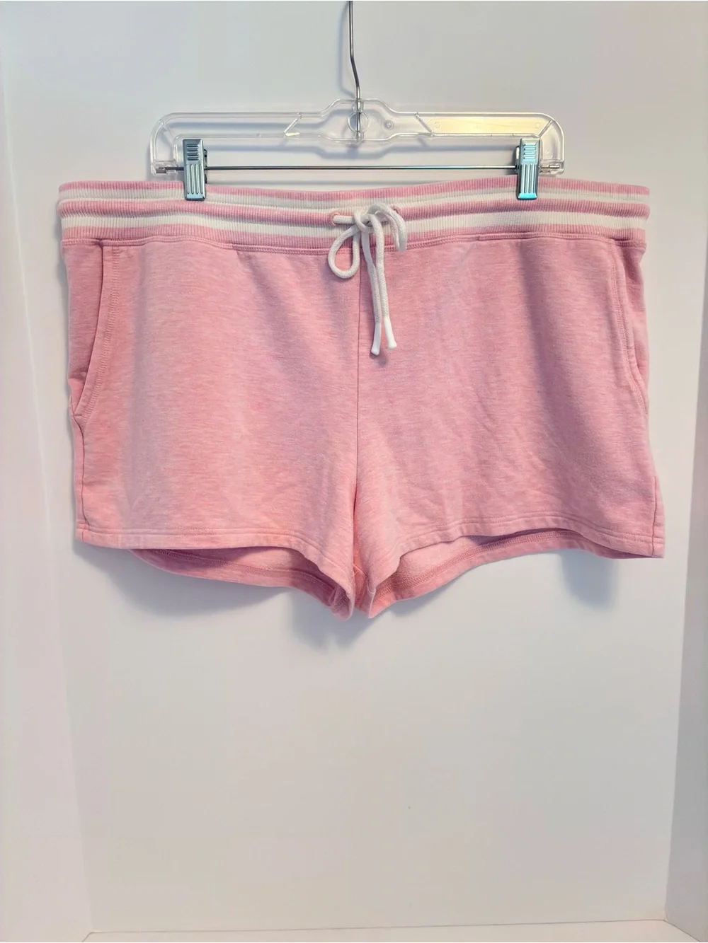 Vineyard Vines Women's Pull-On Shorts Pink Size XL